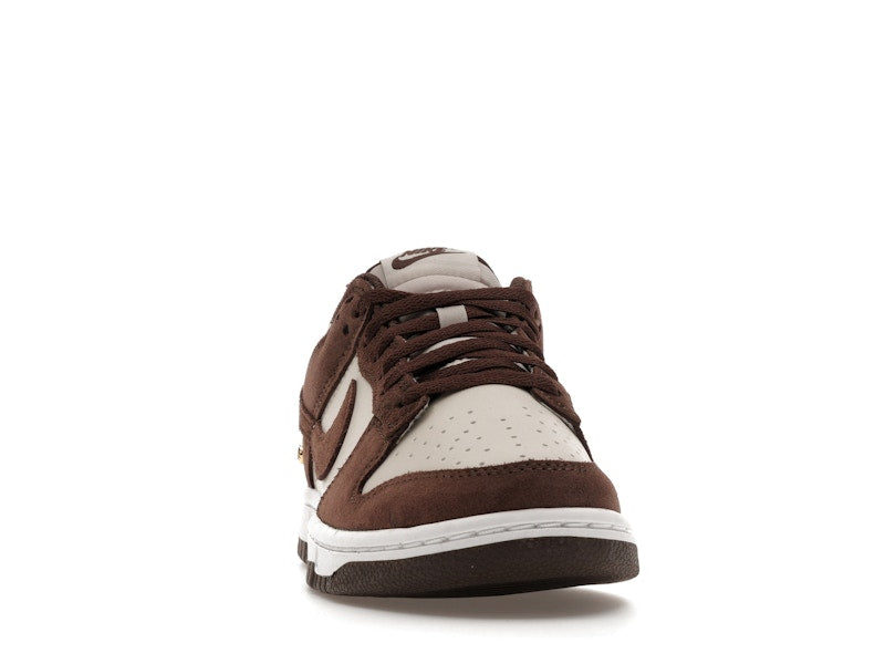 Nike Dunk Low Light Orewood Brown (Women's), vista a 360 gradi 10 di 39