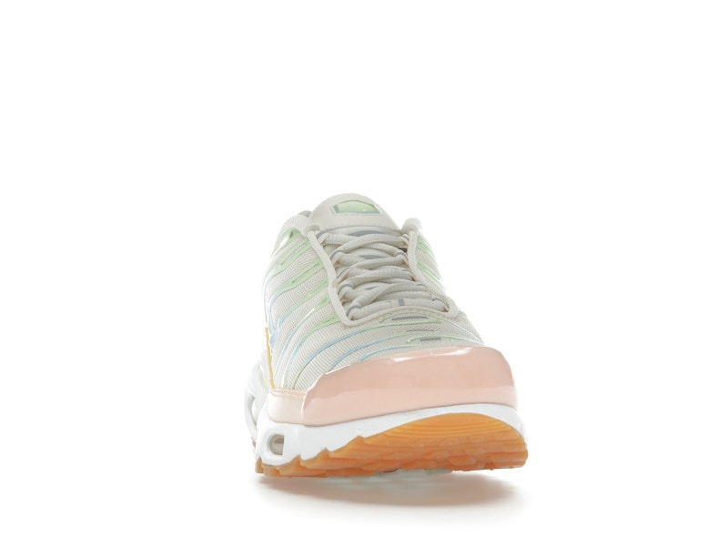 Nike Air Max Plus Crimson Tint (Women's), vista a 360 gradi 9 di 36