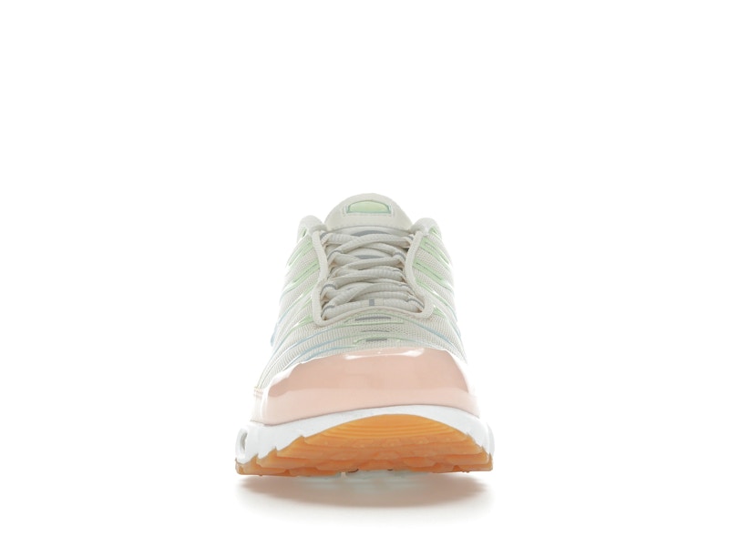 Nike Air Max Plus Crimson Tint (Women's), vista a 360 gradi 10 di 36