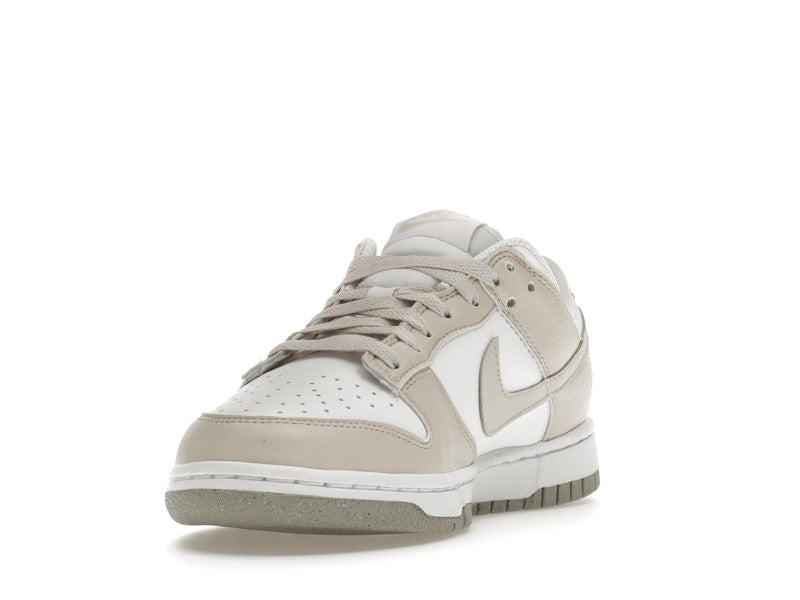 Nike Dunk Low Next Nature White Light Orewood Brown (Women's), vista a 360 gradi 13 di 36