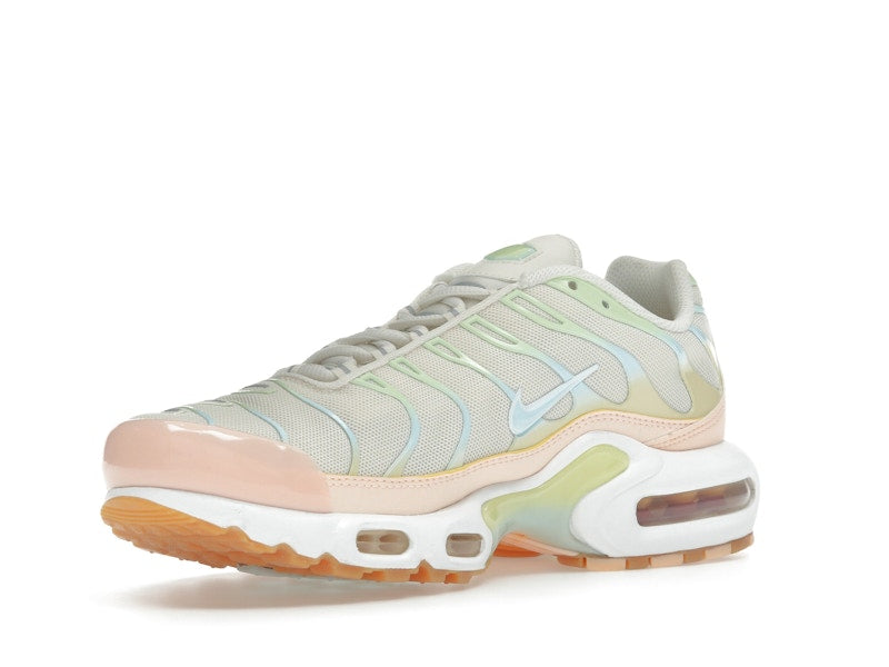 Nike Air Max Plus Crimson Tint (Women's), vista a 360 gradi 15 di 36