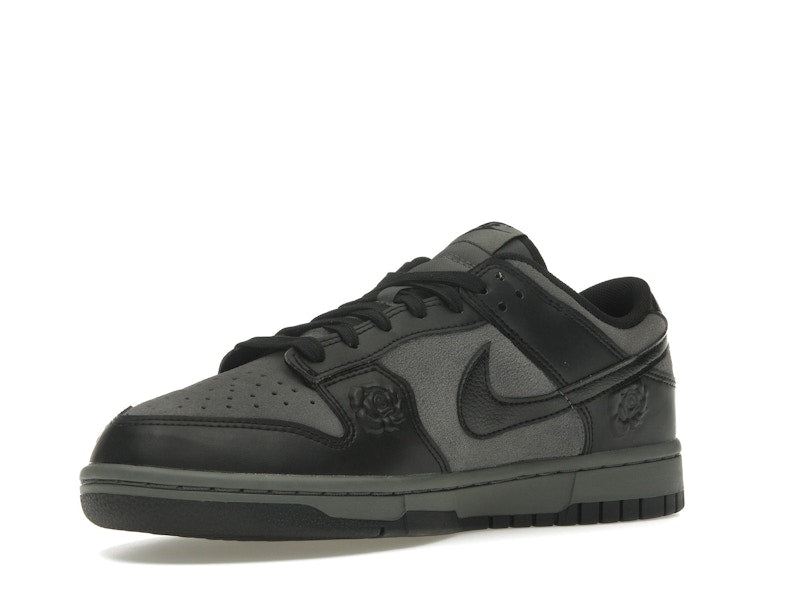 Nike Dunk Low Black Roses (Women's), vista a 360 gradi 15 di 36