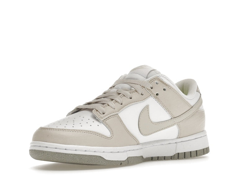 Nike Dunk Low Next Nature White Light Orewood Brown (Women's), vista a 360 gradi 15 di 36
