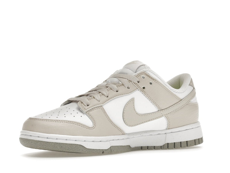 Nike Dunk Low Next Nature White Light Orewood Brown (Women's), vista a 360 gradi 16 di 36