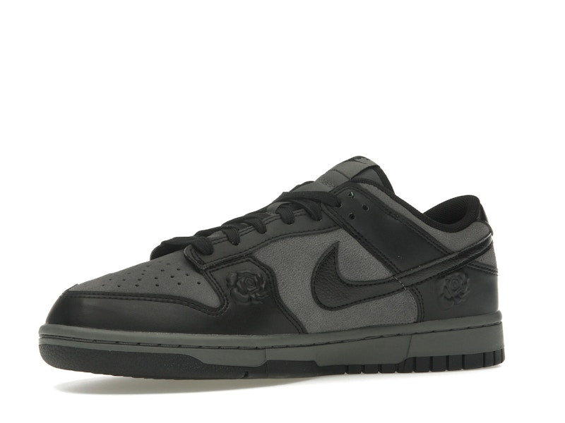 Nike Dunk Low Black Roses (Women's), vista a 360 gradi 16 di 36