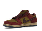 Nike SB Dunk Low Dark Team Red Olive Flak, vista a 360 gradi 16 di 36