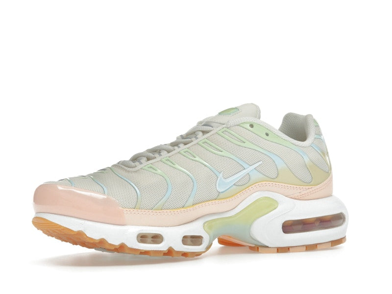 Nike Air Max Plus Crimson Tint (Women's), vista a 360 gradi 16 di 36