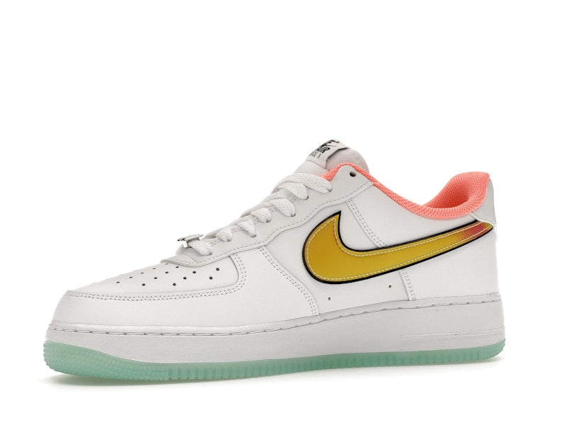 Nike Air Force 1 Low NY vs. NY White Crimson Pulse, vista a 360 gradi 17 di 36