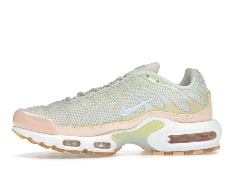 Nike Air Max Plus Crimson Tint (Women's), vista a 360 gradi 18 di 36