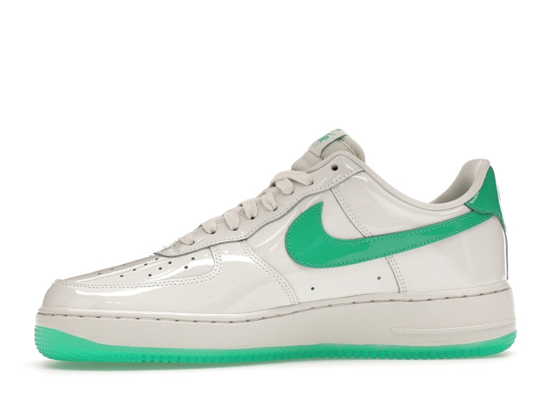 Nike Air Force 1 Low '07 Patent Platinum Tint Stadium Green, vista a 360 gradi 18 di 36