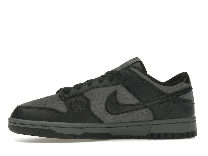Nike Dunk Low Black Roses (Women's), vista a 360 gradi 18 di 36