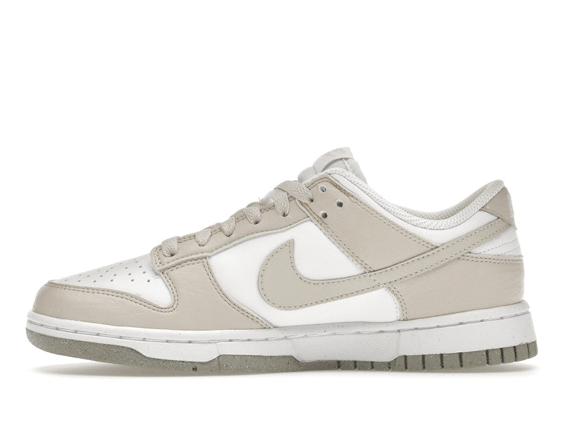 Nike Dunk Low Next Nature White Light Orewood Brown (Women's), vista a 360 gradi 19 di 36