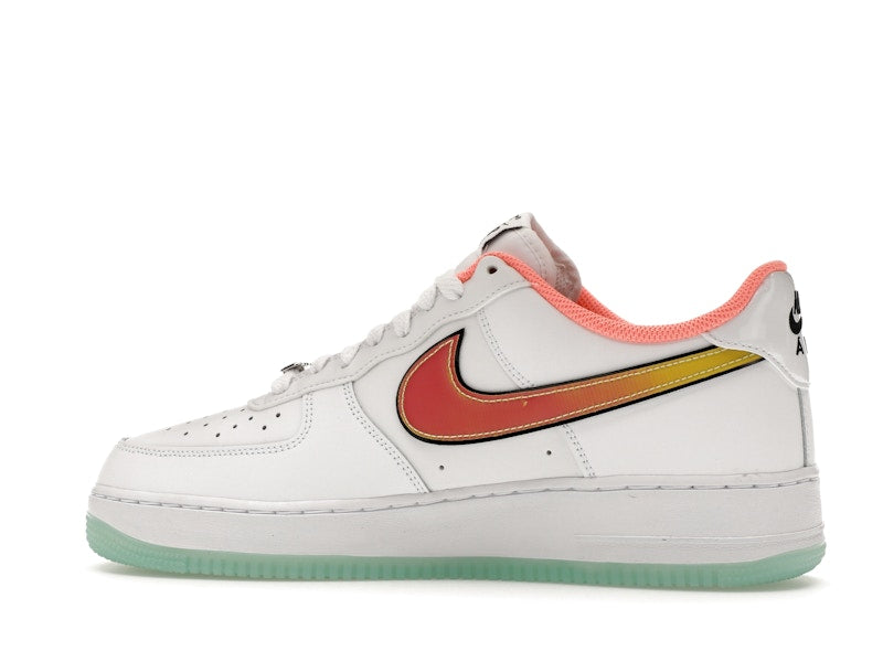 Nike Air Force 1 Low NY vs. NY White Crimson Pulse, vista a 360 gradi 21 di 36