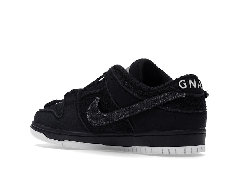 Nike Sb Dunk Low Gnarhunters - Black/Black/White - DH7756-010 - 23