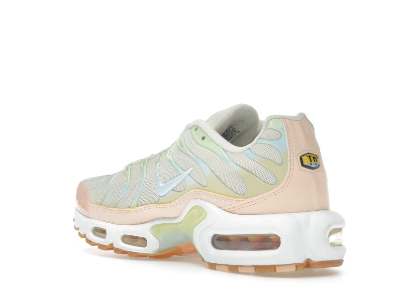 Nike Air Max Plus Crimson Tint (Women's), vista a 360 gradi 24 di 36