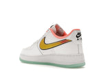 Nike Air Force 1 Low NY vs. NY White Crimson Pulse, vista a 360 gradi 24 di 36