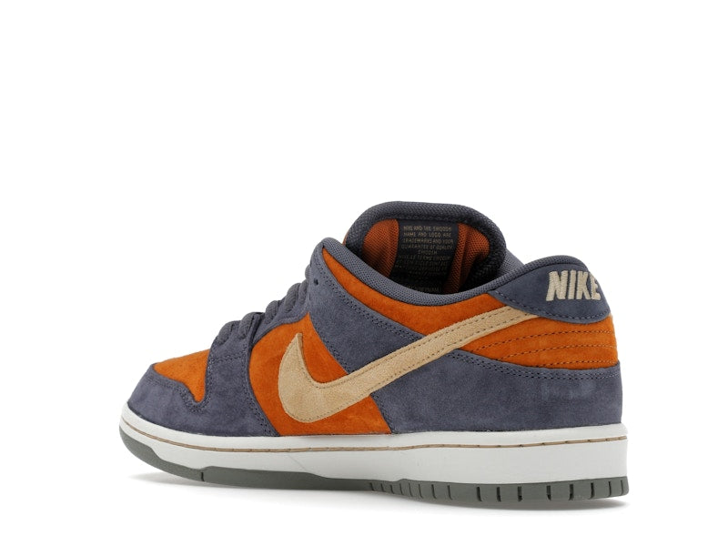 Nike SB Dunk Low Light Carbon Monarch, vista a 360 gradi 24 di 36