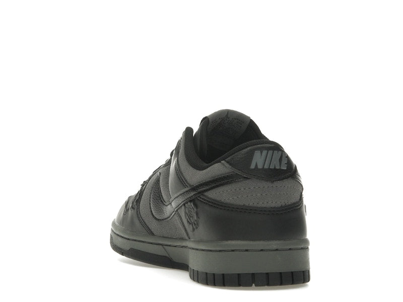 Nike Dunk Low Black Roses (Women's), vista a 360 gradi 26 di 36