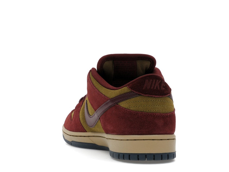 Nike SB Dunk Low Dark Team Red Olive Flak, vista a 360 gradi 26 di 36