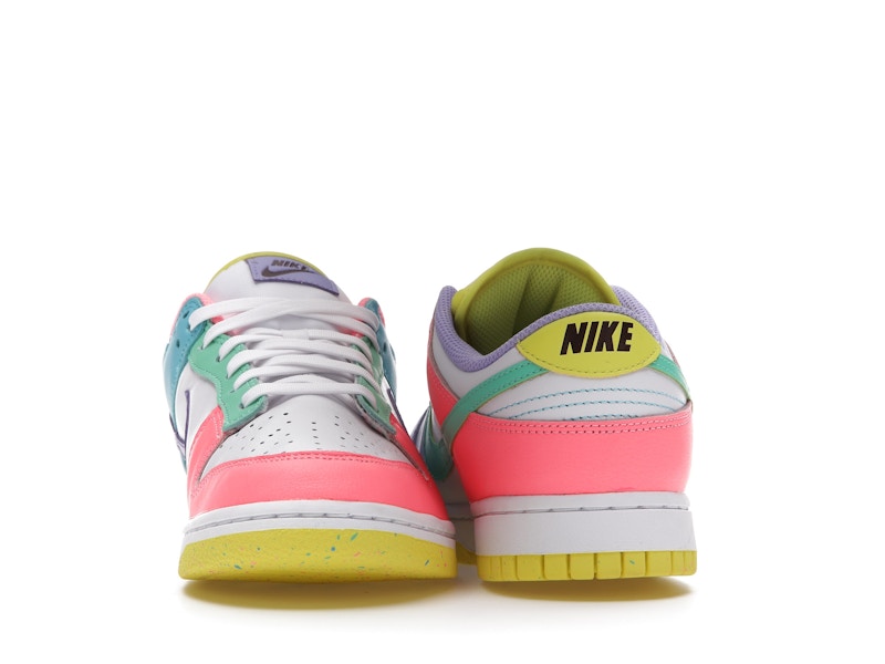 Nike Dunk Low SE Easter Candy (Women's), vista a 360 gradi 27 di 36