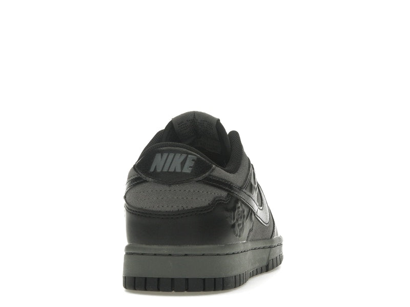 Nike Dunk Low Black Roses (Women's), vista a 360 gradi 29 di 36