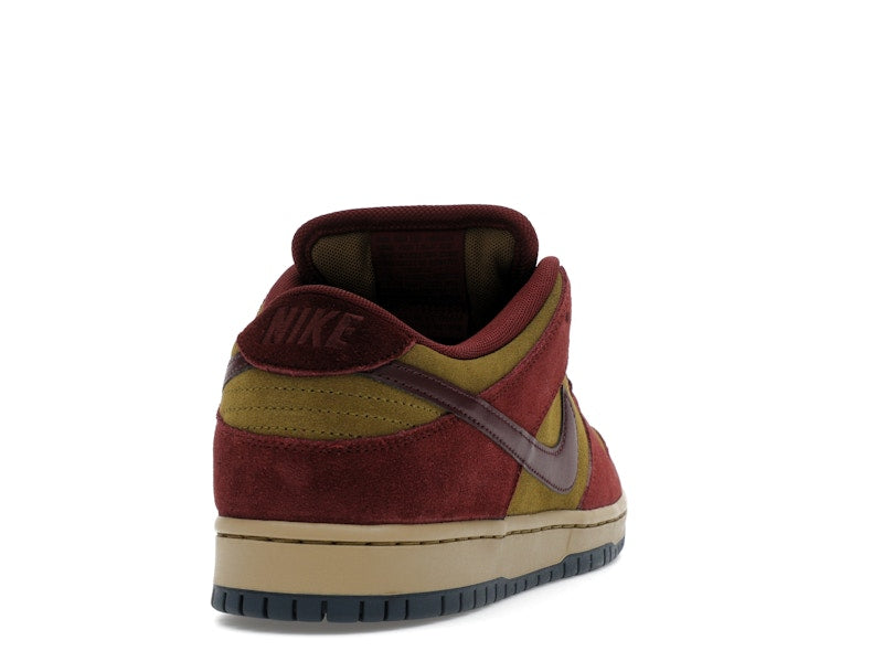 Nike SB Dunk Low Dark Team Red Olive Flak, vista a 360 gradi 30 di 36