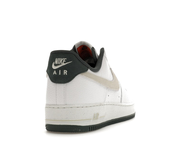 Nike Air Force 1 Low '07 LV8 Vintage Green, vista a 360 gradi 30 di 36