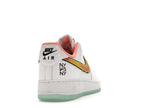 Nike Air Force 1 Low NY vs. NY White Crimson Pulse, vista a 360 gradi 30 di 36