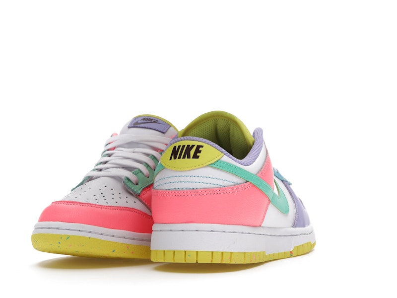 Nike Dunk Low SE Easter Candy (Women's), vista a 360 gradi 30 di 36
