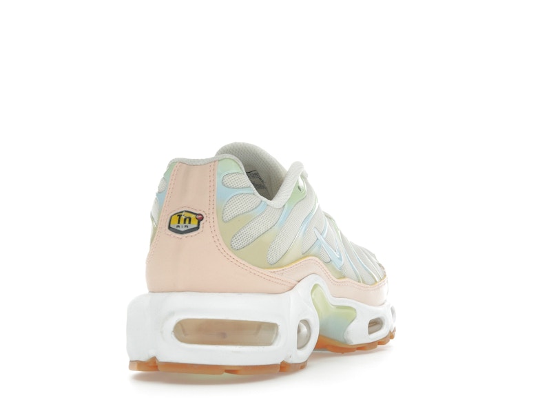Nike Air Max Plus Crimson Tint (Women's), vista a 360 gradi 30 di 36