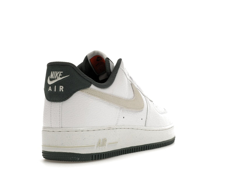 Nike Air Force 1 Low '07 LV8 Vintage Green, vista a 360 gradi 31 di 36
