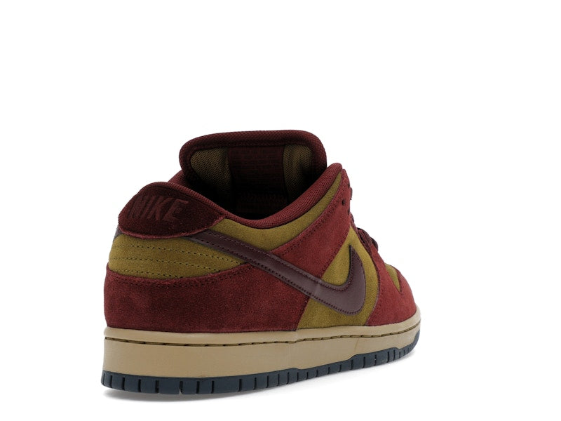 Nike SB Dunk Low Dark Team Red Olive Flak, vista a 360 gradi 31 di 36