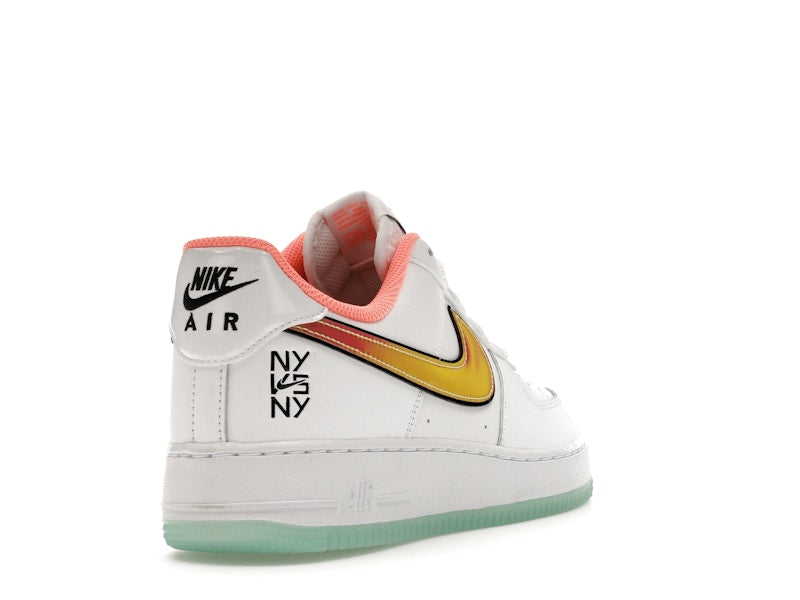 Nike Air Force 1 Low NY vs. NY White Crimson Pulse, vista a 360 gradi 31 di 36