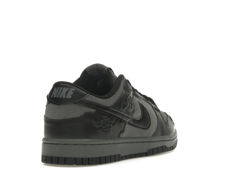 Nike Dunk Low Black Roses (Women's), vista a 360 gradi 31 di 36
