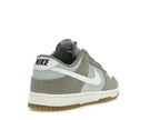 Nike Dunk Low Retro SE Light Silver Light Army Sail White, vista a 360 gradi 31 di 36