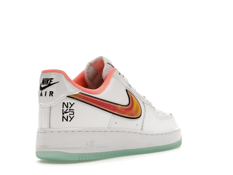 Nike Air Force 1 Low NY vs. NY White Crimson Pulse, vista a 360 gradi 32 di 36