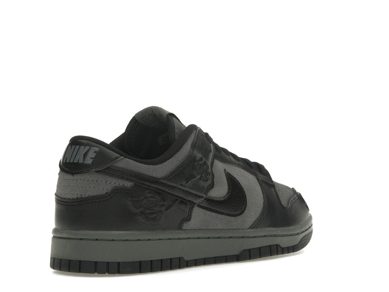 Nike Dunk Low Black Roses (Women's), vista a 360 gradi 32 di 36