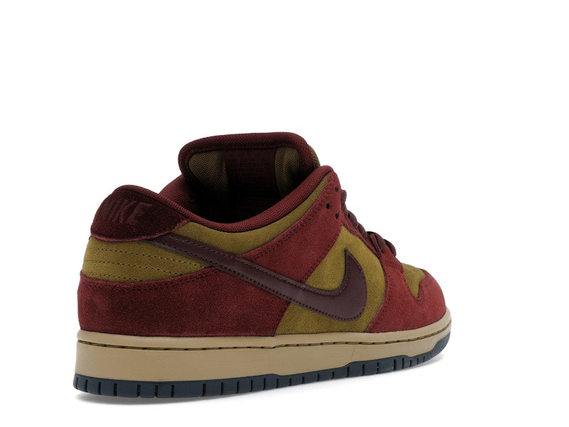 Nike SB Dunk Low Dark Team Red Olive Flak, vista a 360 gradi 32 di 36