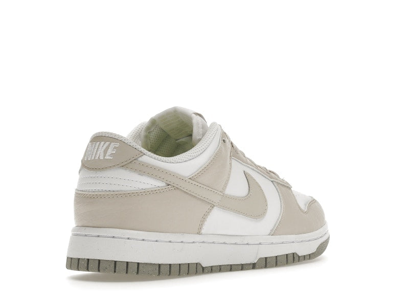 Nike Dunk Low Next Nature White Light Orewood Brown (Women's), vista a 360 gradi 32 di 36