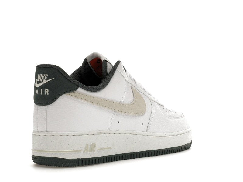 Nike Air Force 1 Low '07 LV8 Vintage Green, vista a 360 gradi 32 di 36