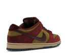 Nike SB Dunk Low Dark Team Red Olive Flak, vista a 360 gradi 33 di 36