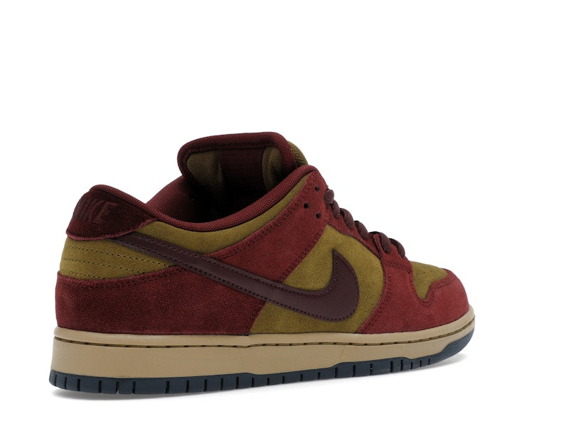 Nike SB Dunk Low Dark Team Red Olive Flak, vista a 360 gradi 33 di 36