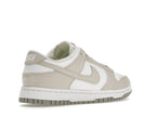 Nike Dunk Low Next Nature White Light Orewood Brown (Women's), vista a 360 gradi 33 di 36