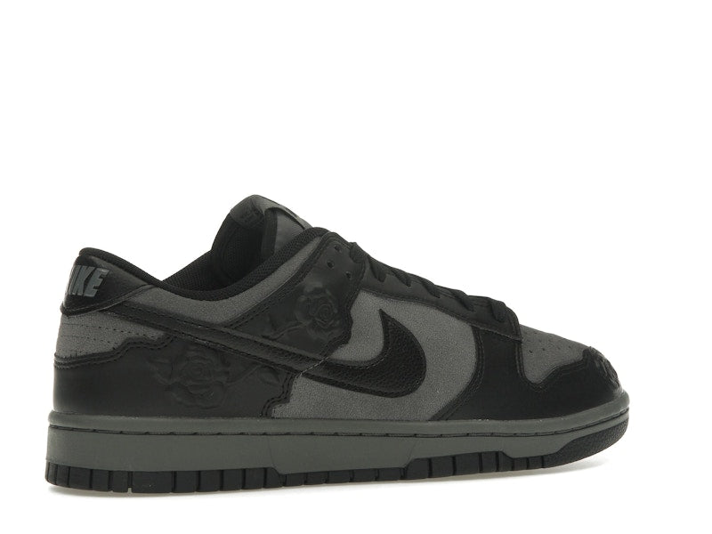 Nike Dunk Low Black Roses (Women's), vista a 360 gradi 34 di 36
