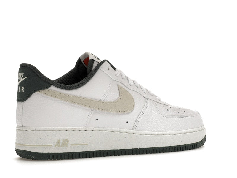 Nike Air Force 1 Low '07 LV8 Vintage Green, vista a 360 gradi 34 di 36