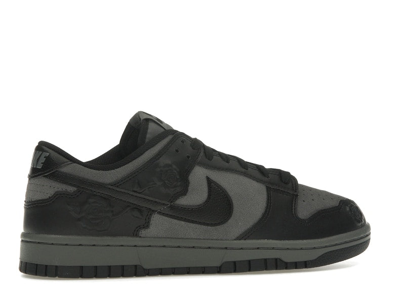 Nike Dunk Low Black Roses (Women's), vista a 360 gradi 35 di 36