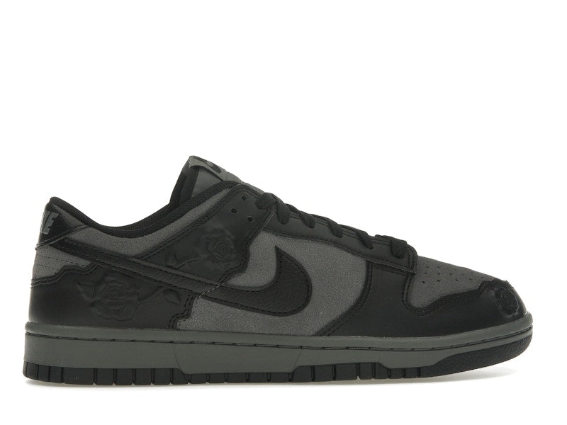 Nike Dunk Low Black Roses (Women's), vista a 360 gradi 36 di 36
