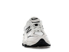 New Balance 9060 White Black Metallic Silver, vista a 360 gradi 9 di 36