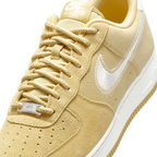 Nike Air Force 1 Low '07 LV8 Buff Gold Sail Embroidered Swoosh - vue detail