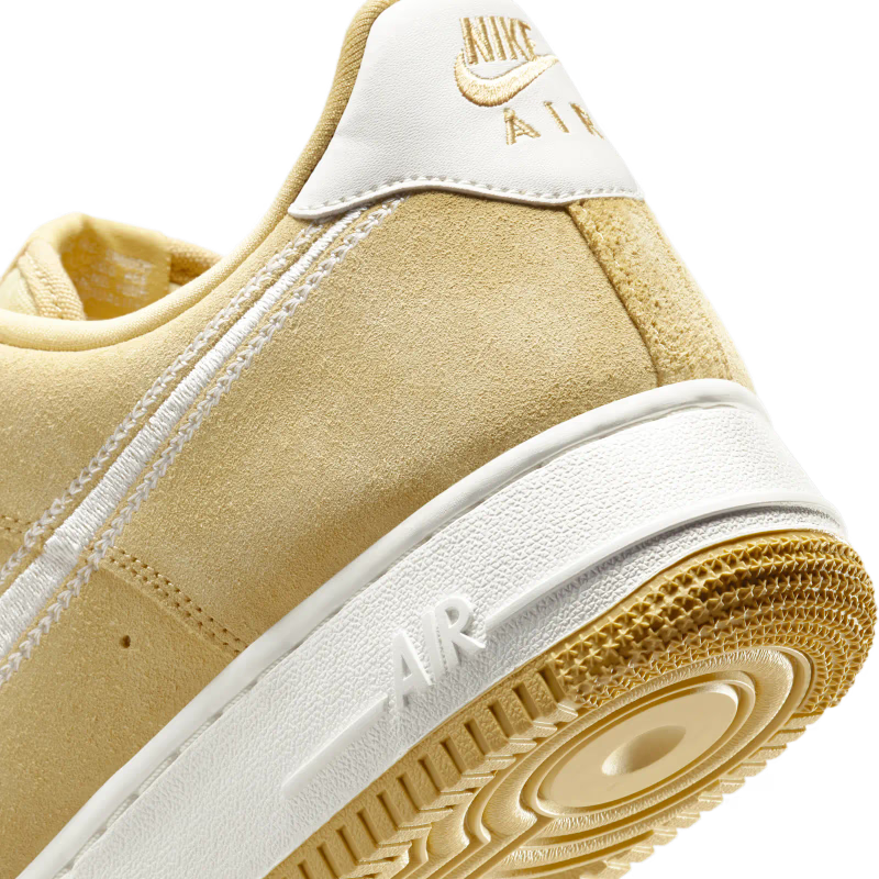 Nike Air Force 1 Low '07 LV8 Buff Gold Sail Embroidered Swoosh - vue detail 2